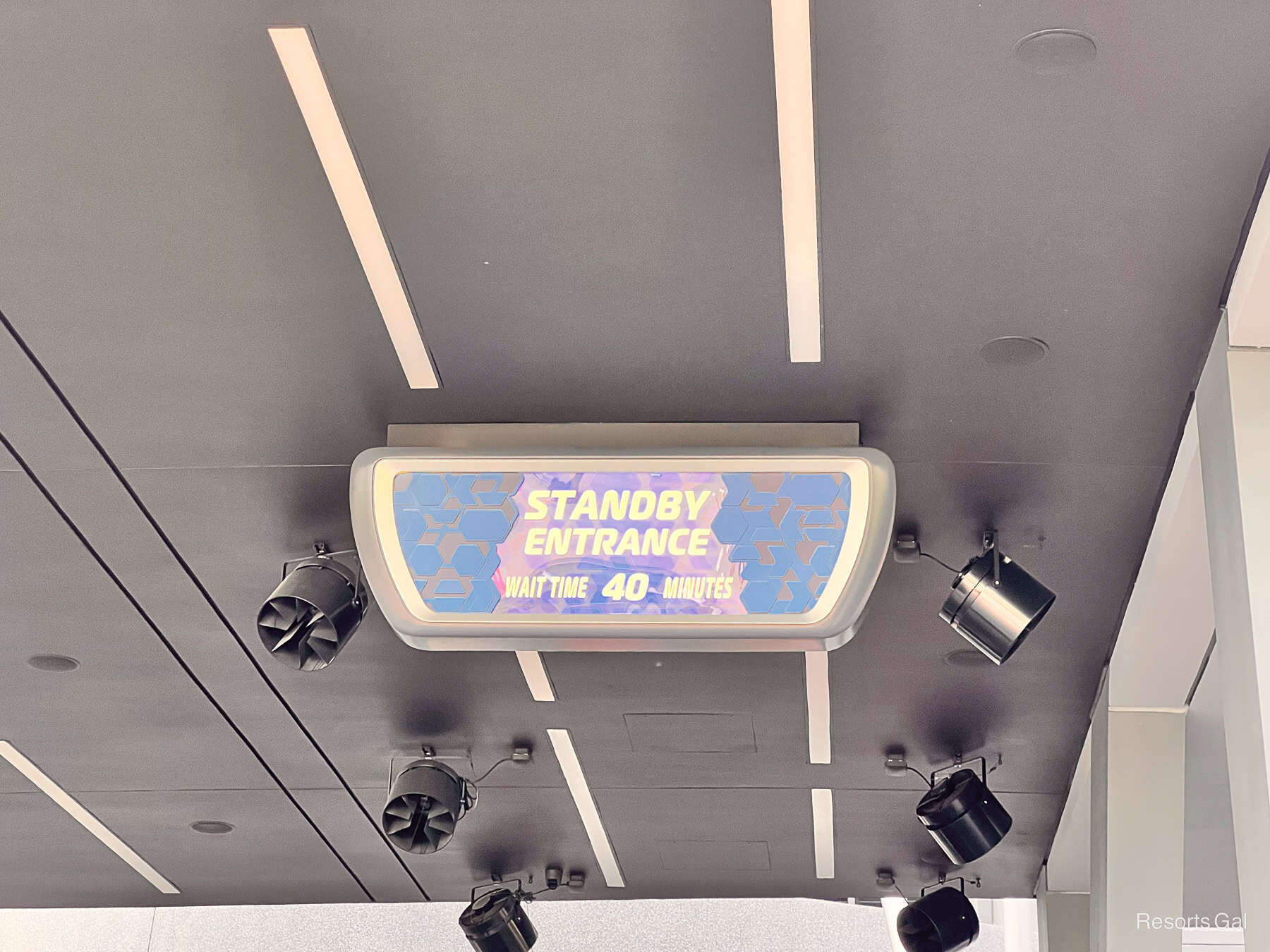 a sign that says the standby entrance for Test Track was 40 minutes during Epcot's early entry period 