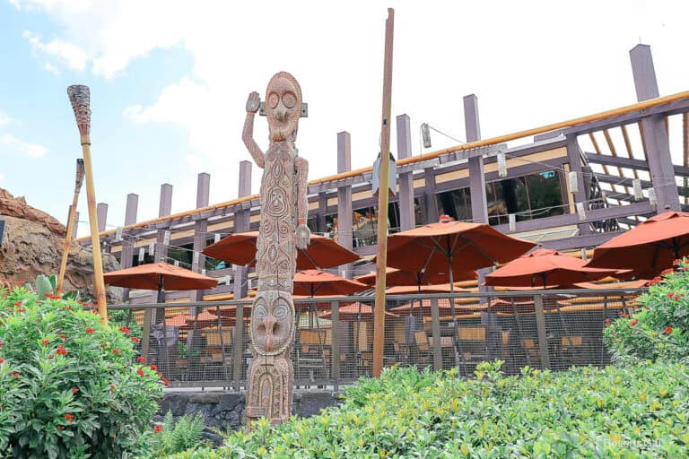 Trader Sam's Tiki Terrace statue