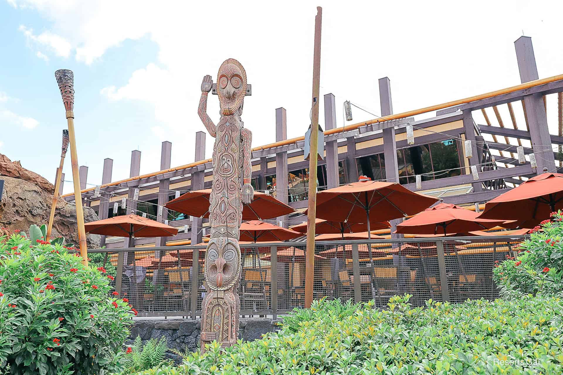 Trader Sam's Tiki Terrace statue