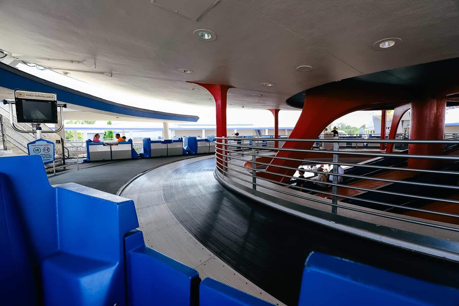 Peoplemover loading platform 