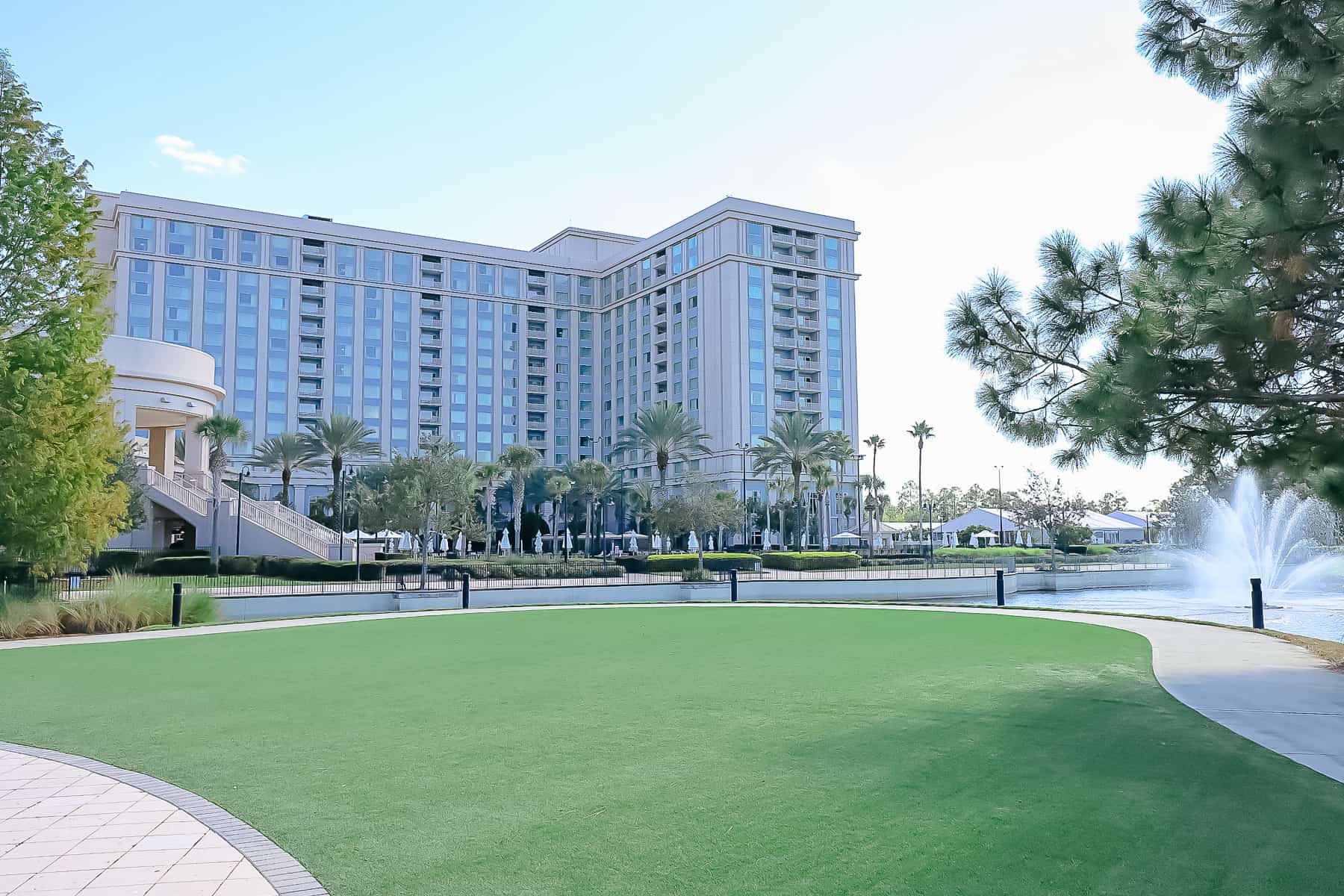 a green lawn area toward the back of the Waldorf Astoria 