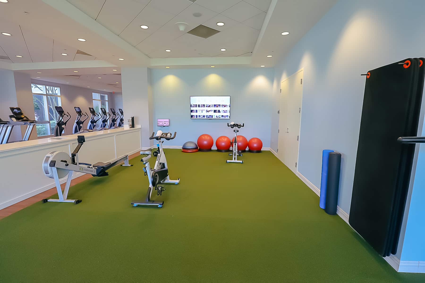 exercise room 