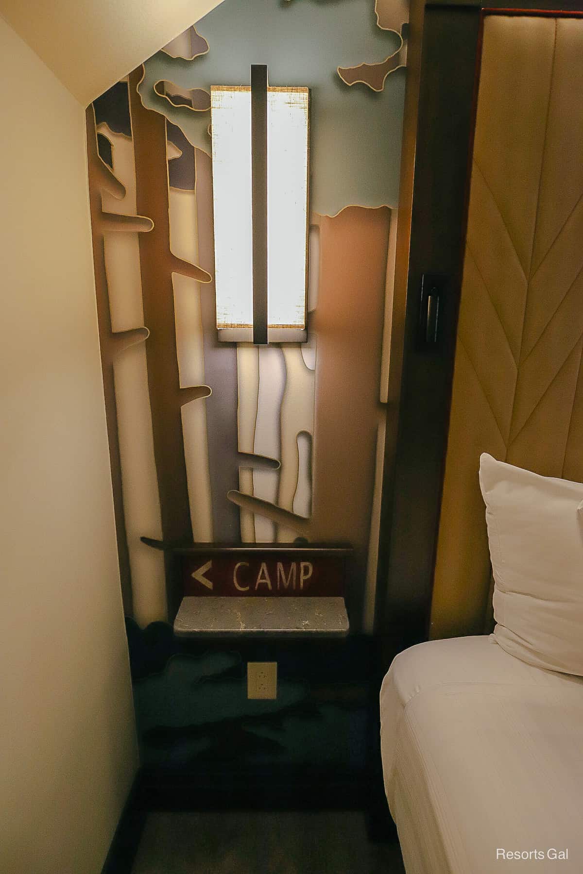 a light fixture on the side of the bed with a switch by it 