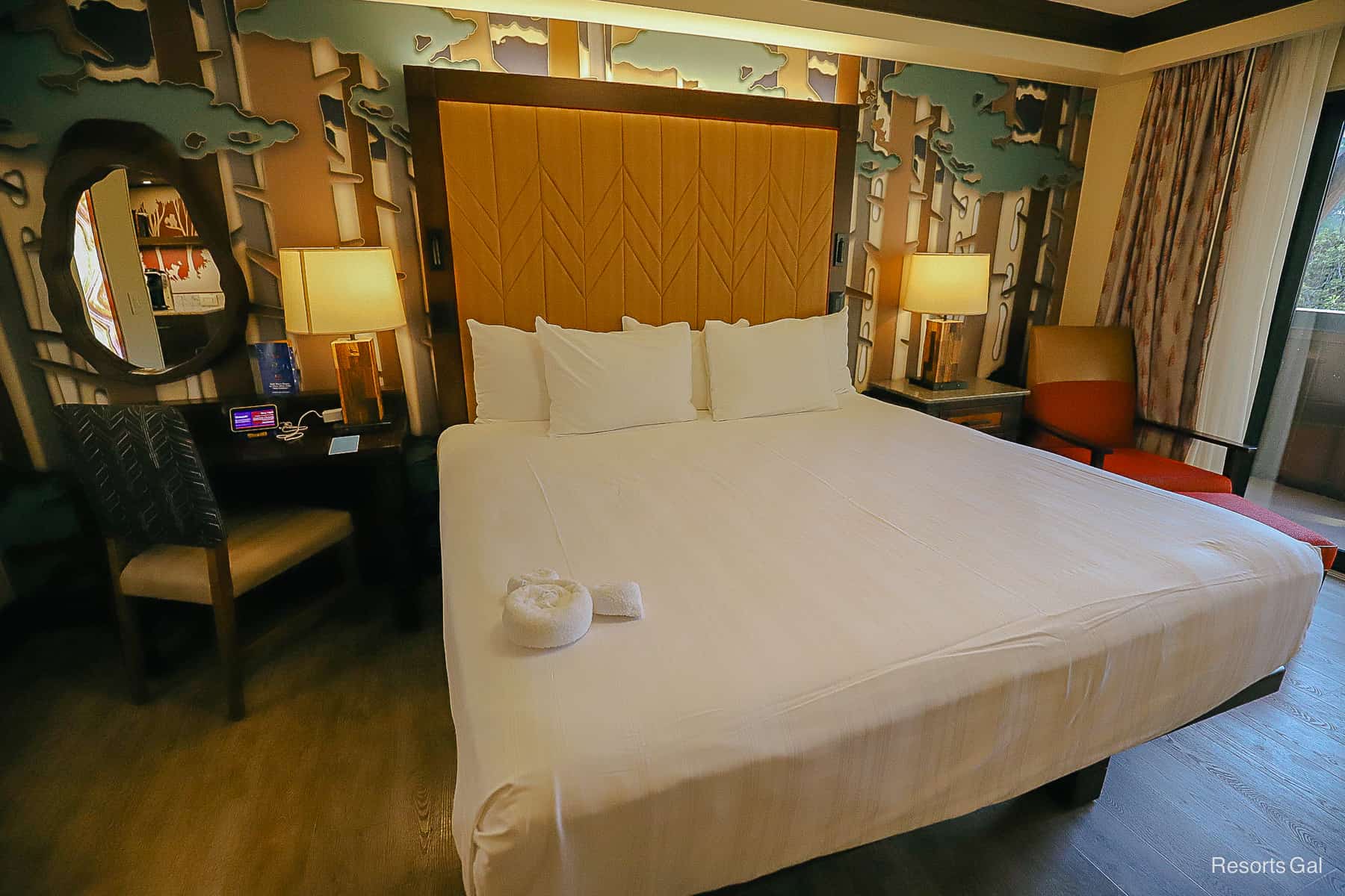 the king size bed with Mickey-shaped towel art 