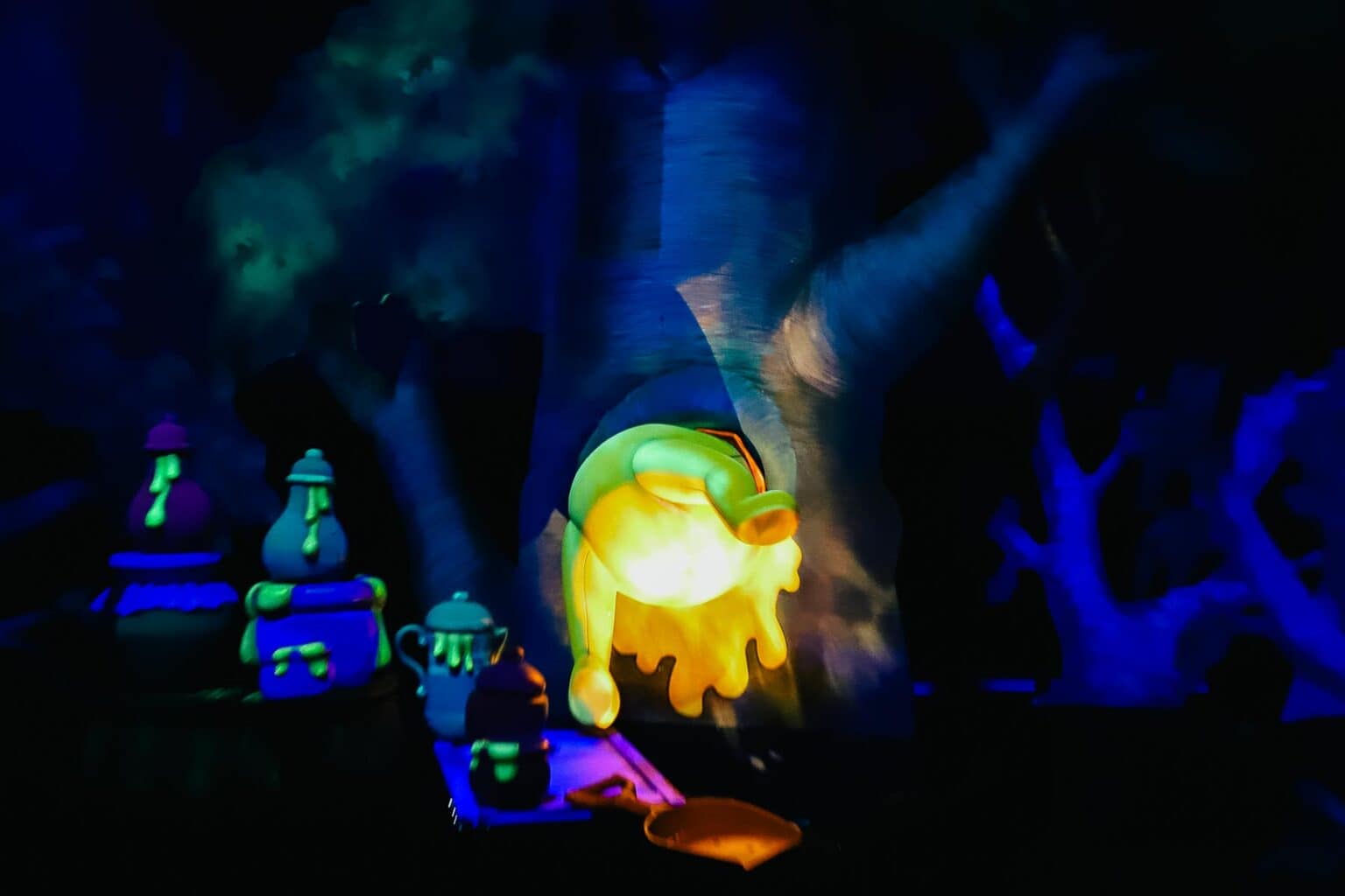 Pooh Ride Stuck The Many Adventures Of Winnie the Pooh Ride at Disney World (An ...