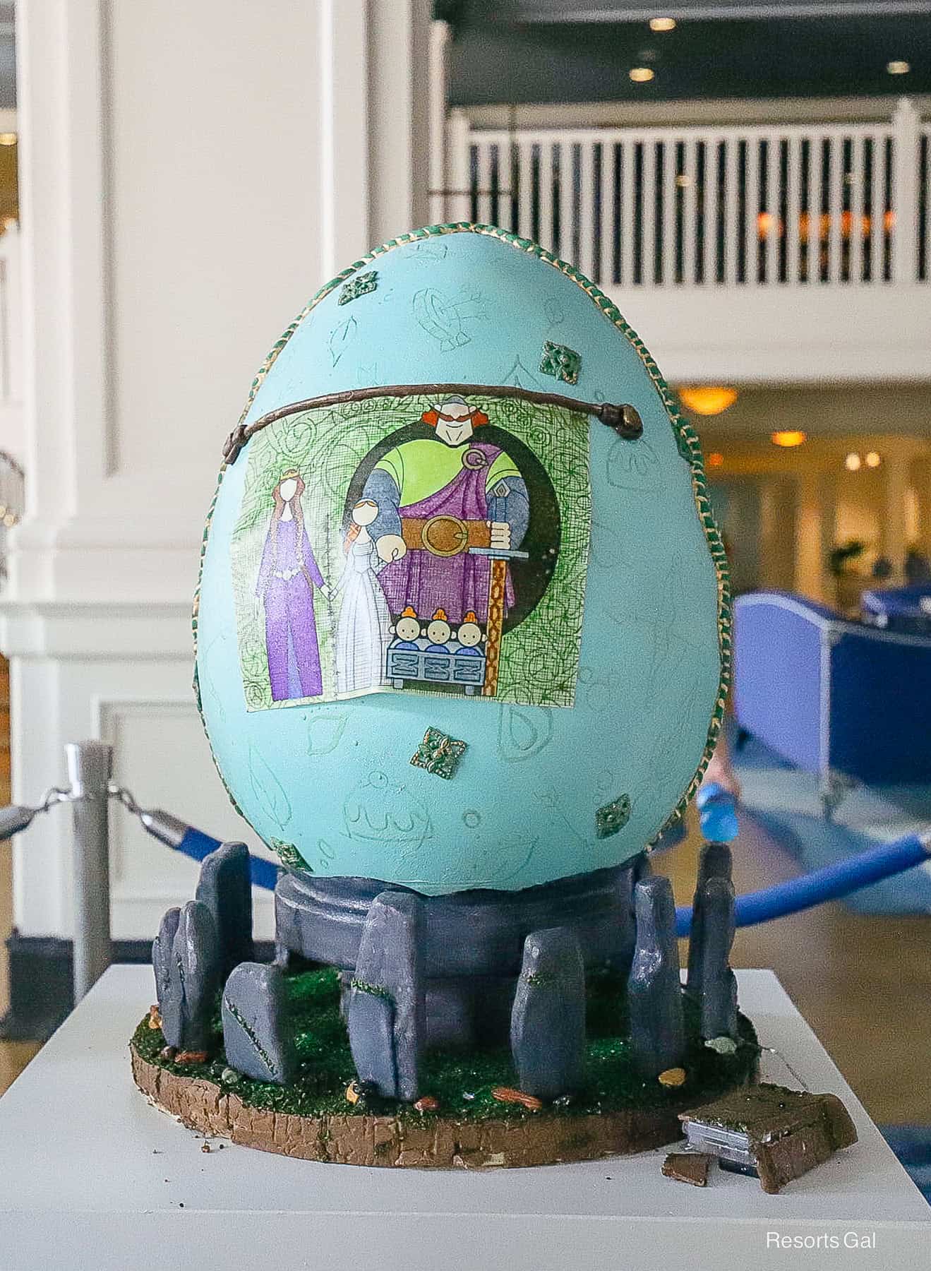 a mural of Merida's family on the back of the egg 