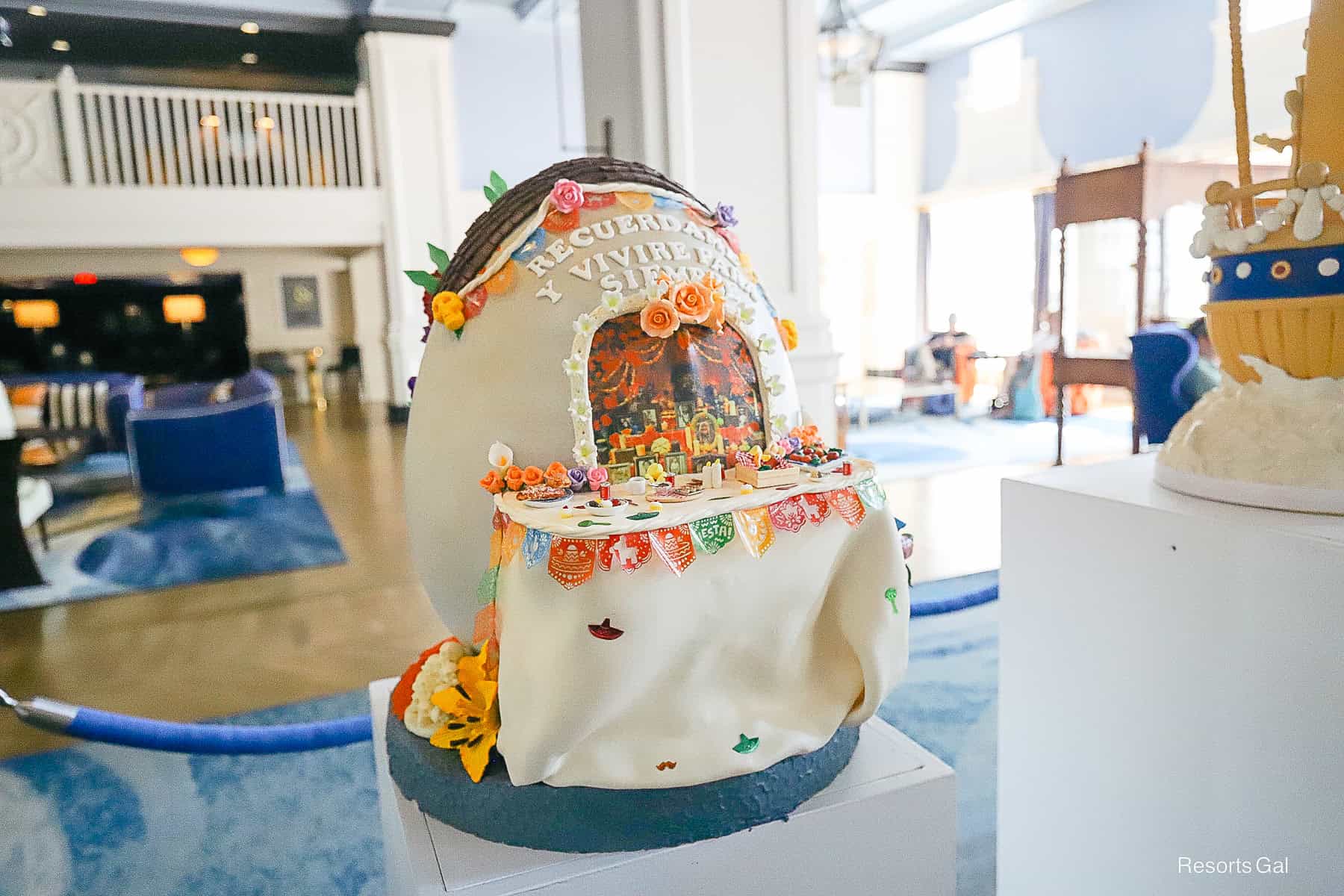 the back of the Coco egg features an ofrenda 