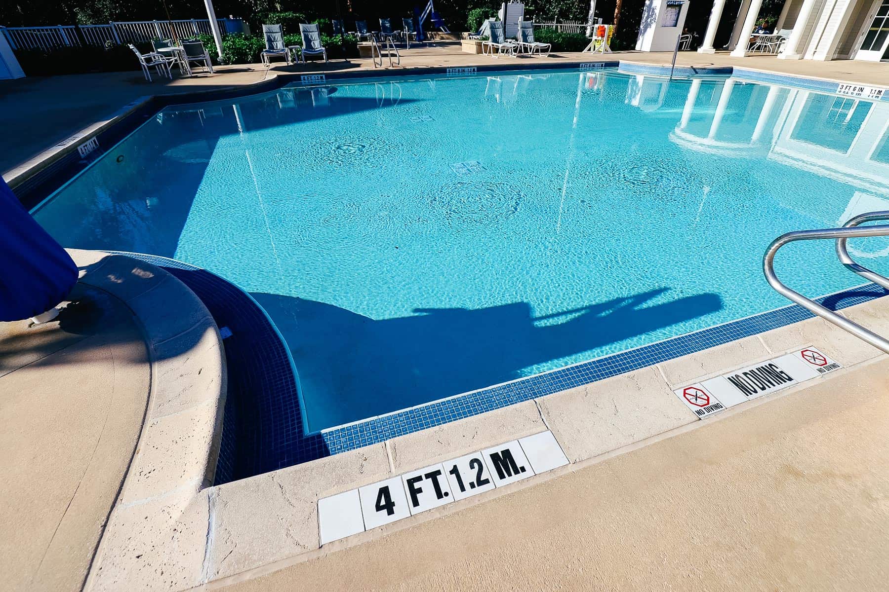 shows the pool depth  is 4 feet